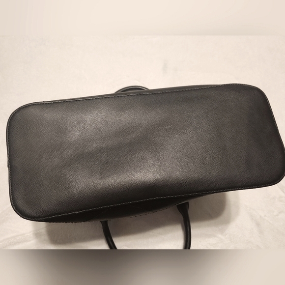 Kenneth Cole Reaction Woman's Dome Bag EUC - Picture 4 of 8